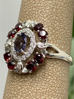 *Кольцо р.19,5 Орхидея Микс Иолит Родолит арт. К1618Ю/Ag-617/39-070 вес 3,3 г - фото 240410 *Кольцо р.19,5 Орхидея Микс Иолит Родолит арт. К1618Ю/Ag-617/39-070 вес 3,3 г - фото 240410