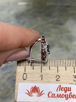 *Серьги Орхидея Микс Иолит Родолит арт. С1618Ю/Ag-617/39-796 вес 4,84 г - фото 240432 *Серьги Орхидея Микс Иолит Родолит арт. С1618Ю/Ag-617/39-796 вес 4,84 г - фото 240432