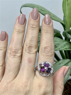 *Кольцо р.19,5 Фиалка Микс Иолит Родолит Аметист арт. К1627Ю/Ag-617/14/39-772 вес 4,77 г - фото 241165 *Кольцо р.19,5 Фиалка Микс Иолит Родолит Аметист арт. К1627Ю/Ag-617/14/39-772 вес 4,77 г - фото 241165