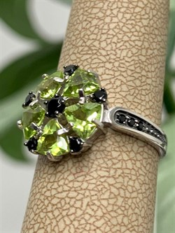 *Кольцо р.17,5 Орхидея Хризолит арт. К1154Ю/Ag-609/1/15-564 вес 3,11 г - фото 244642