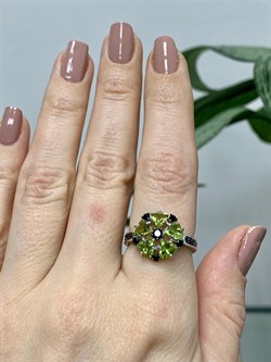 *Кольцо р.18 Орхидея Хризолит арт. К1154Ю/Ag-609/1/15-492 вес 3,18 г - фото 244661