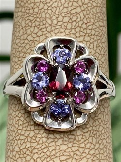 *Кольцо р.19 Орхидея Микс Родолит Танзанит арт. К1222Ю/Ag-607/8/9-170 вес 2,82 г - фото 245642