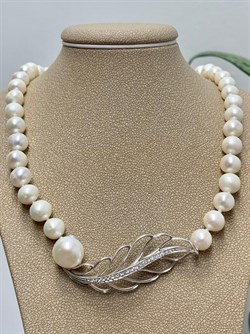 *Ожерелье Перо р.45 д.7*8 д.11,5*12 Белый Жемчуг арт. 9.0232.0.c-668 Вес 37,75 г - фото 250520