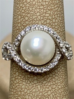 *Кольцо р.17,5 Белый Жемчуг д.9,5*10мм арт. 1.0818.0.b-268 Вес 3,45 г - фото 251103