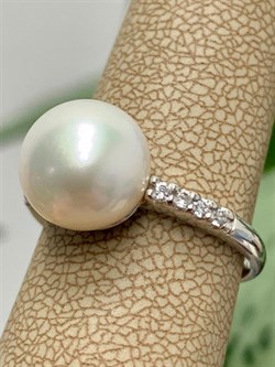 *Кольцо р.17,5 Белый Жемчуг д.10*10,5мм арт. 1.0815.0.b-779 Вес 2,8 г - фото 251534