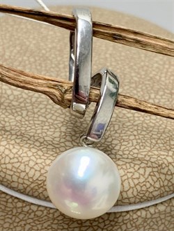 *Кулон Белый Жемчуг д.10,5*11,5мм арт. 3.0302.b-624 Вес 2,79 г - фото 252202 *Кулон Белый Жемчуг д.10,5*11,5мм арт. 3.0302.b-624 Вес 2,79 г - фото 252202