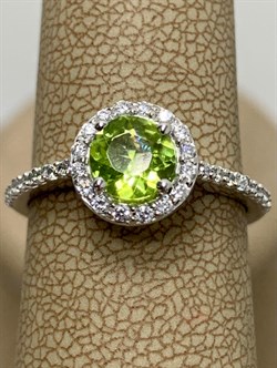 *Кольцо р.18 Хризолит арт. SW-R10737-X-W-S-X-W-856 вес 2,50 г - фото 253762