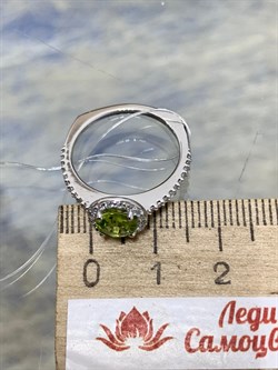 *Кольцо р.18 Хризолит арт. SW-R10737-X-W-S-X-W-856 вес 2,50 г - фото 253765