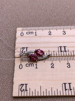 *Подвеска Поцелуйчик Розовый Топаз арт. 03-3259/00ТР-00-414 вес 1,05 г - фото 256243