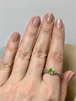 *Кольцо р.18,5 Хризолит арт. SM-R02900-X-W-S-X-X-876 вес 6,85 г - фото 257581 *Кольцо р.18,5 Хризолит арт. SM-R02900-X-W-S-X-X-876 вес 6,85 г - фото 257581