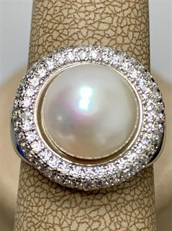 *Кольцо р.17 д.10-11 иск Белый Жемчуг арт OF-R00019-X-W-P-X-W-371 вес 8,35 г - фото 264934 *Кольцо р.17 д.10-11 иск Белый Жемчуг арт OF-R00019-X-W-P-X-W-371 вес 8,35 г - фото 264934