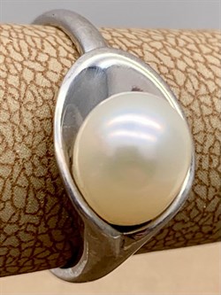 *Кольцо р.15 Белый Жемчуг д.6,5*7мм арт. 11500676.0.d-771 Вес 2,42 г - фото 265617 *Кольцо р.15 Белый Жемчуг д.6,5*7мм арт. 11500676.0.d-771 Вес 2,42 г - фото 265617