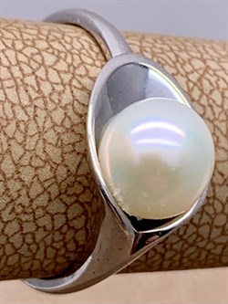 *Кольцо р.16,5 Белый Жемчуг д.6,5*7мм арт. 11500676.0.d-979 Вес 2,35 г - фото 265737 *Кольцо р.16,5 Белый Жемчуг д.6,5*7мм арт. 11500676.0.d-979 Вес 2,35 г - фото 265737