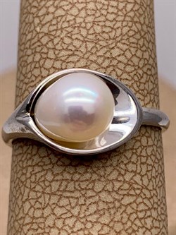 *Кольцо р.15,5 Белый Жемчуг д.6,5*7мм арт. 11500676.0.d-825 Вес 2,29 г - фото 265753 *Кольцо р.15,5 Белый Жемчуг д.6,5*7мм арт. 11500676.0.d-825 Вес 2,29 г - фото 265753