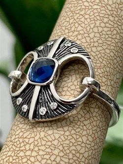 *Кольцо р.18 Синий Фианит арт. CZ-R00164-X-WB-SAP-X-W-860 вес 3,5 г - фото 266623 *Кольцо р.18 Синий Фианит арт. CZ-R00164-X-WB-SAP-X-W-860 вес 3,5 г - фото 266623