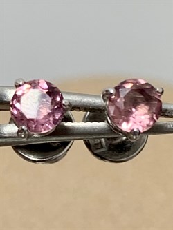 *Серьги Пусеты Родолит иск арт. 02-1196/0РДК-00-002 вес 0,96 г - фото 266717 *Серьги Пусеты Родолит иск арт. 02-1196/0РДК-00-002 вес 0,96 г - фото 266717