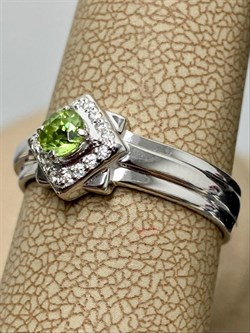 *Кольцо р.18 Хризолит арт. 01-1053/00ХР-00-333 вес 3,02 г - фото 271796 *Кольцо р.18 Хризолит арт. 01-1053/00ХР-00-333 вес 3,02 г - фото 271796