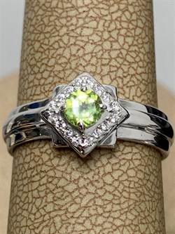 *Кольцо р.17 Хризолит арт. 01-1053/00ХР-00-601 Вес 3,04 г - фото 271808 *Кольцо р.17 Хризолит арт. 01-1053/00ХР-00-601 Вес 3,04 г - фото 271808