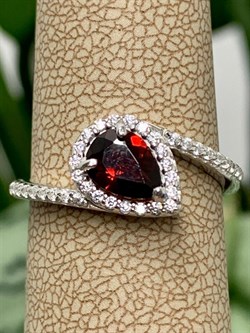 *Кольцо р.17 Гранат Пироп арт. 01-2228/00ГР-00-759 Вес 2,59 г - фото 275585 *Кольцо р.17 Гранат Пироп арт. 01-2228/00ГР-00-759 Вес 2,59 г - фото 275585