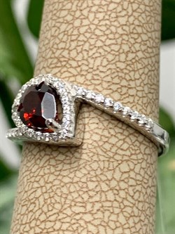 *Кольцо р.17 Гранат Пироп арт. 01-2228/00ГР-00-759 Вес 2,59 г - фото 275586 *Кольцо р.17 Гранат Пироп арт. 01-2228/00ГР-00-759 Вес 2,59 г - фото 275586