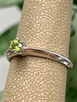 *Кольцо р.18 Хризолит арт. 01-1539/00ХР-00-536 Вес 2,64 г - фото 275652