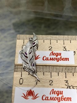 *Брошь Перо Аметист арт. 04-2298/00АМ-00-308 вес 2,76 г - фото 276892