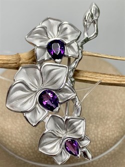 *Брошь Орхидея Аметист синт арт. 04-0904/00АМ-00-209 вес 6,28 г - фото 276930 *Брошь Орхидея Аметист синт арт. 04-0904/00АМ-00-209 вес 6,28 г - фото 276930