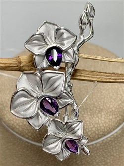 *Брошь Орхидея Аметист синт арт. 04-0904/00АМ-00-209 вес 6,28 г - фото 276932 *Брошь Орхидея Аметист синт арт. 04-0904/00АМ-00-209 вес 6,28 г - фото 276932