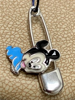 *Брошь Булавка Микки Эмаль арт. 04-1251/ЭМ29-00-122 вес 1,53 г - фото 277061