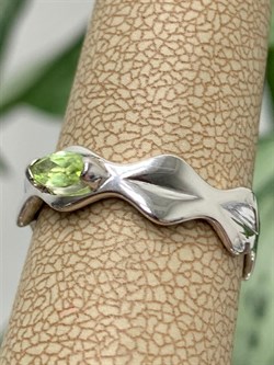 *Кольцо р.17,5 Хризолит арт. 01-0503/00ХР-00-885 Вес 2,88 г - фото 278502