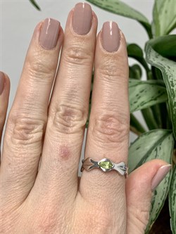 *Кольцо р.18,5 Хризолит арт. 01-0503/00ХР-00-226 Вес 3,25 г - фото 278510 *Кольцо р.18,5 Хризолит арт. 01-0503/00ХР-00-226 Вес 3,25 г - фото 278510