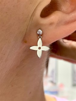 *Серьги Пусеты Клевер Белый Фианит арт. 02-2669/00КЦ-00-119 вес 1,98 г - фото 279476