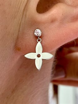 *Серьги Пусеты Клевер Белый Фианит арт. 02-2669/00КЦ-00-119 вес 1,98 г - фото 279477