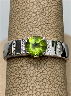 *Кольцо р.18,5 Хризолит арт. 01-0326/00ХР-00-000 Вес 2,68 г - фото 286478 *Кольцо р.18,5 Хризолит арт. 01-0326/00ХР-00-000 Вес 2,68 г - фото 286478