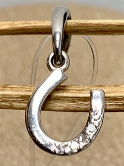 *Кулон Подкова Белый Бр арт. 03-1866/000Б-00-077 вес 0,40 г - фото 286534 *Кулон Подкова Белый Бр арт. 03-1866/000Б-00-077 вес 0,40 г - фото 286534