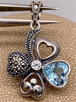 *Подвеска Клевер Марказит Голубой Топаз Сердце арт. HP1261-341 вес 3,69 г - фото 291674