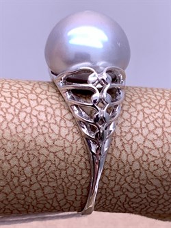 *Кольцо р.15,5 Серебристый Жемчуг д.9,5*10мм арт. 1.0480.0.b-519 Вес 2,59 г - фото 292000 *Кольцо р.15,5 Серебристый Жемчуг д.9,5*10мм арт. 1.0480.0.b-519 Вес 2,59 г - фото 292000