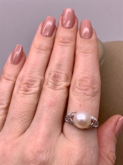 *Кольцо р.19 Белый Жемчуг д.9,5*10мм арт. 1.0480.0.b-410 Вес 2,79 г - фото 292026