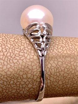 *Кольцо р.19 Белый Жемчуг д.9,5*10мм арт. 1.0480.0.b-410 Вес 2,79 г - фото 292028