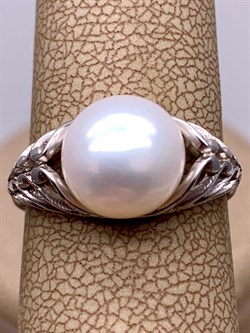 *Кольцо р.18 Белый Жемчуг д.9,5*10мм арт. 1.0480.0.b-287 Вес 2,6 г - фото 292056