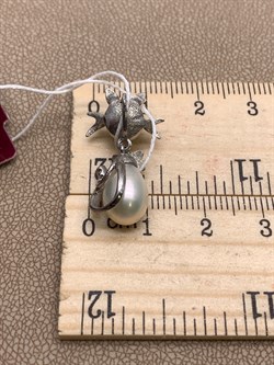 *Кулон Кошка Белый Жемчуг д.7*7,5 д.7,5*8мм арт. 3.0187.0.e-116 Вес 2,72 г - фото 292411