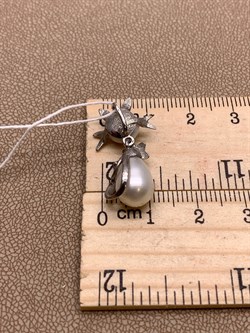 *Кулон Кошка Белый Жемчуг д.7*7,5 д.7,5*8мм арт. 3.0187.0.e-048 Вес 2,76 г - фото 292417 *Кулон Кошка Белый Жемчуг д.7*7,5 д.7,5*8мм арт. 3.0187.0.e-048 Вес 2,76 г - фото 292417