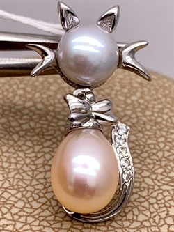 *Кулон Кошка Жемчуг Микс д.7*7,5 д.7,5*8мм арт. 3.0187.0.e-927 Вес 2,52 г - фото 292511