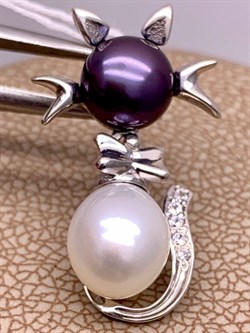 *Кулон Кошка Жемчуг Микс д.7*7,5 д.7,5*8мм арт. 3.0187.0.e-401 Вес 2,54 г - фото 292516