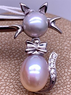 *Кулон Кошка Жемчуг Микс д.7*7,5 д.7,5*8мм арт. 3.0187.0.e-903 Вес 2,57 г - фото 292523