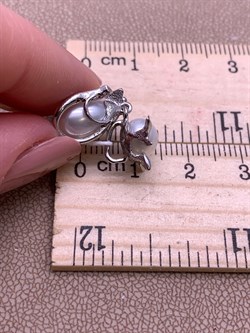 *Кулон Кошка Белый Жемчуг д.7*7,5 д.7,5*8мм арт. 3.0187.0.e-826 Вес 2,58 г - фото 292529 *Кулон Кошка Белый Жемчуг д.7*7,5 д.7,5*8мм арт. 3.0187.0.e-826 Вес 2,58 г - фото 292529