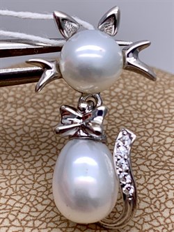 *Кулон Кошка Белый Жемчуг д.7*7,5 д.7,5*8мм арт. 3.0187.0.e-826 Вес 2,58 г - фото 292531 *Кулон Кошка Белый Жемчуг д.7*7,5 д.7,5*8мм арт. 3.0187.0.e-826 Вес 2,58 г - фото 292531