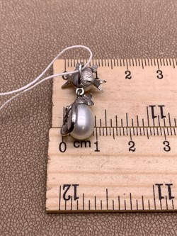 *Кулон Кошка Белый Жемчуг д.7*7,5 д.7,5*8мм арт. 3.0187.0.e-062 Вес 2,7 г - фото 292535 *Кулон Кошка Белый Жемчуг д.7*7,5 д.7,5*8мм арт. 3.0187.0.e-062 Вес 2,7 г - фото 292535