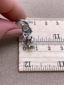 *Кулон Кошка Белый Жемчуг д.7*7,5 д.7,5*8мм арт. 3.0187.0.e-086 Вес 2,75 г - фото 292542 *Кулон Кошка Белый Жемчуг д.7*7,5 д.7,5*8мм арт. 3.0187.0.e-086 Вес 2,75 г - фото 292542