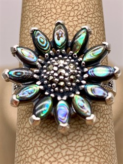 *Кольцо Подсолнух р.19 Микс Марказит Перламутр Абалон арт. HR1363-684 вес 6,02 г - фото 294127 *Кольцо Подсолнух р.19 Микс Марказит Перламутр Абалон арт. HR1363-684 вес 6,02 г - фото 294127